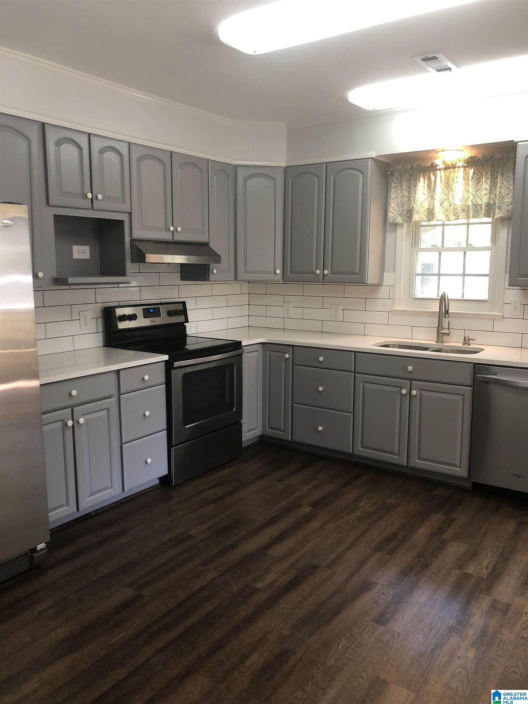 502 8th Street North Clanton, AL 35045 - Photo 2 of 34