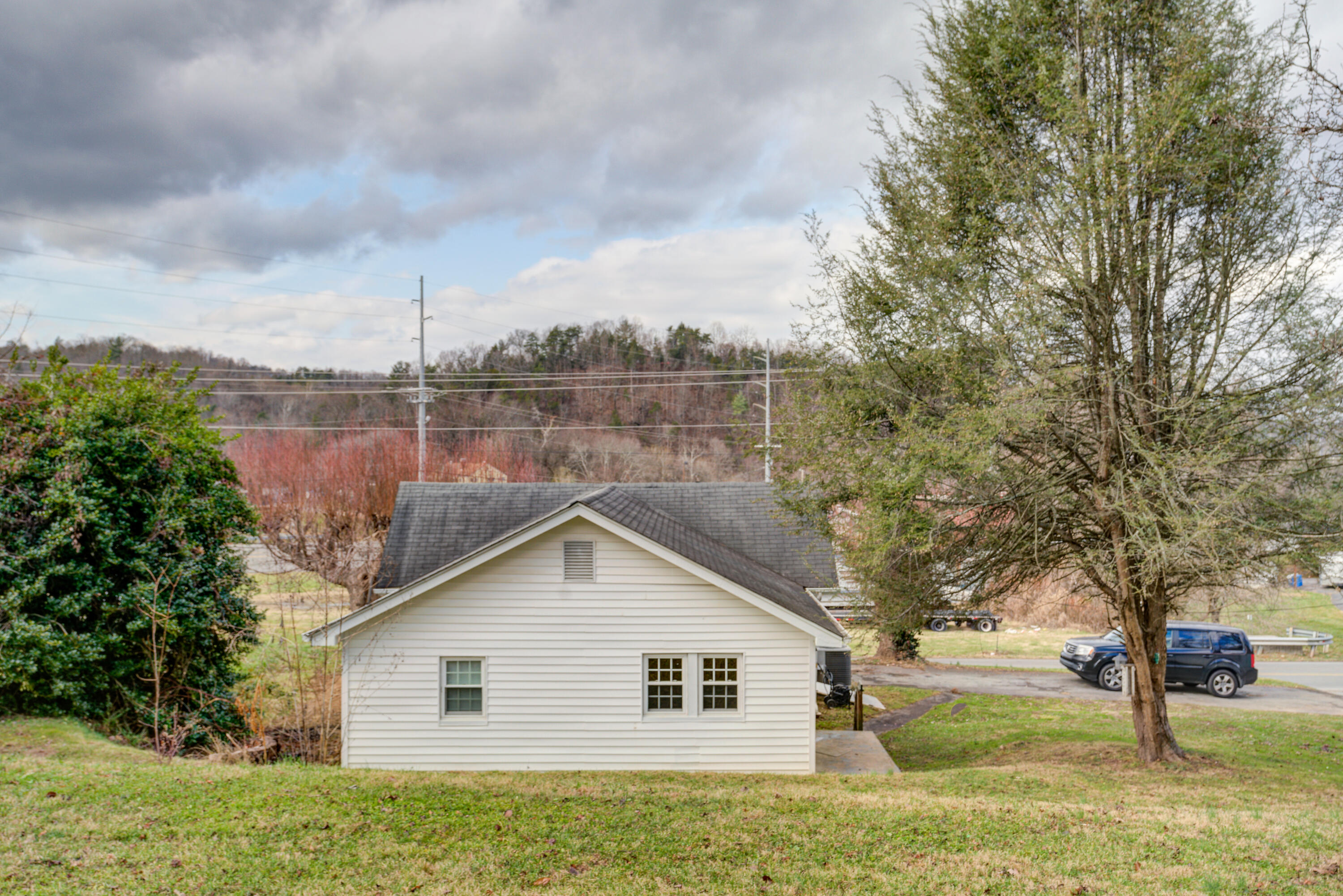 3105 Siam Road Elizabethton, TN 37643 - Photo 3 of 25 Siam--23