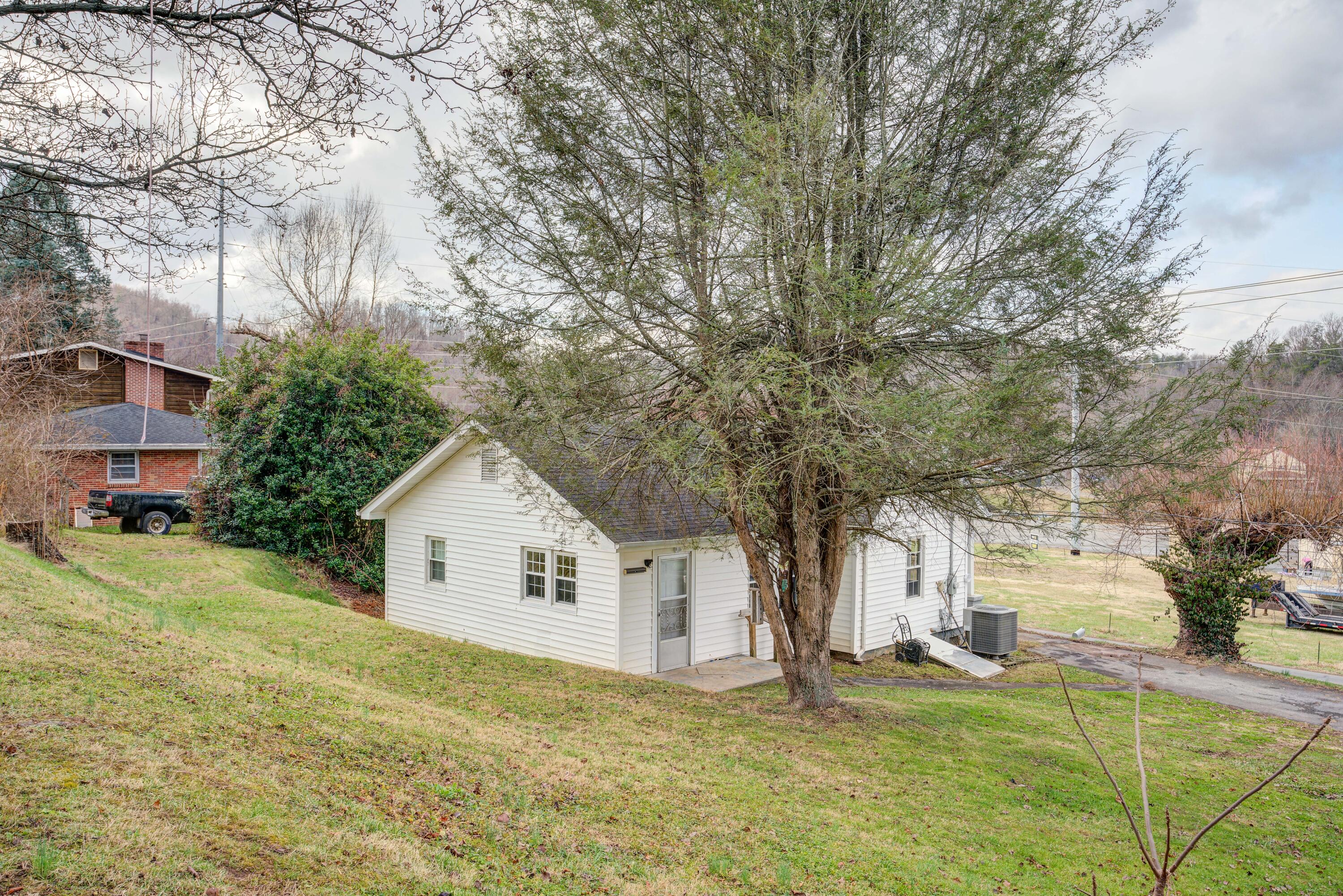 3105 Siam Road Elizabethton, TN 37643 - Photo 4 of 25 Siam--22