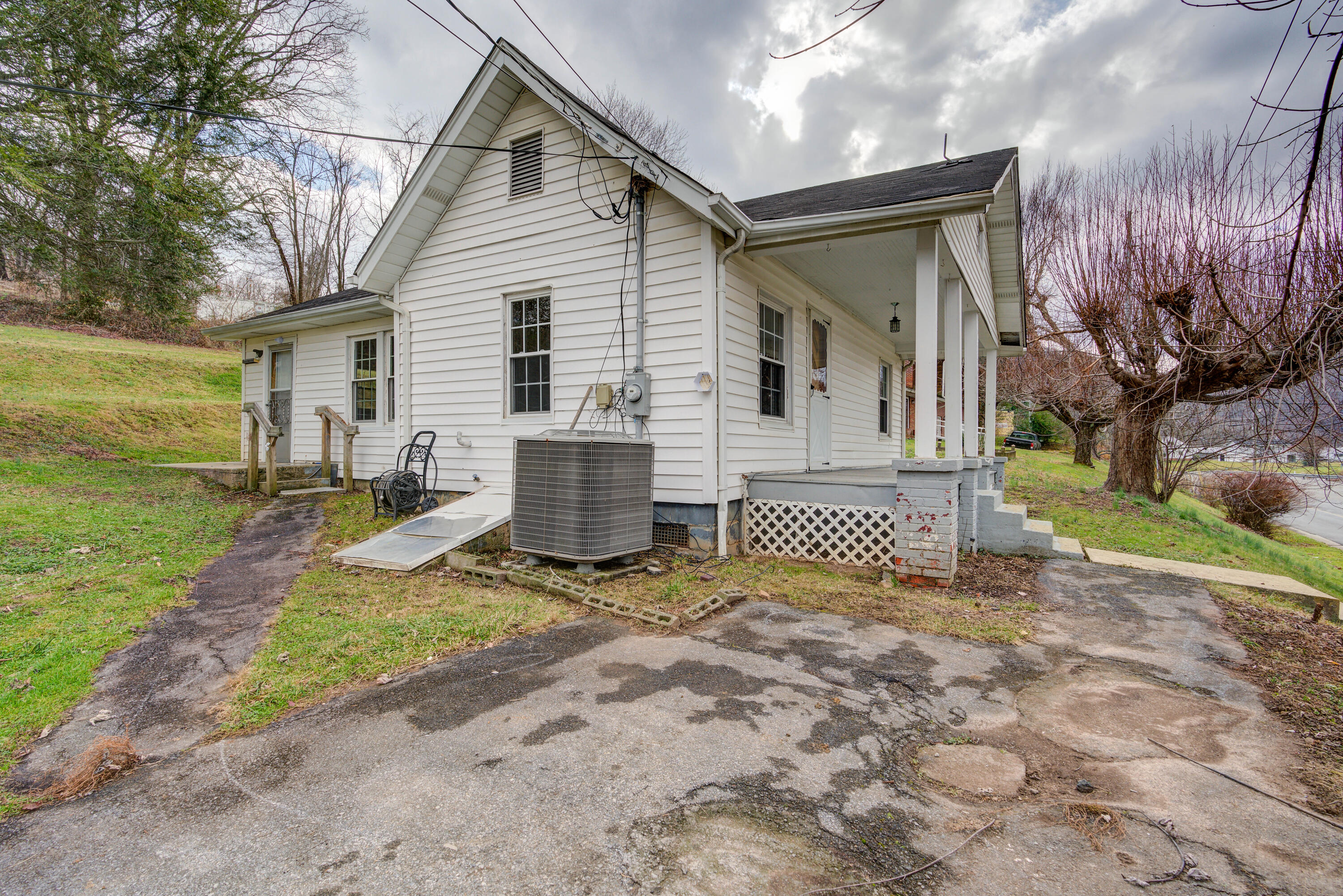 3105 Siam Road Elizabethton, TN 37643 - Photo 8 of 25 Siam--18