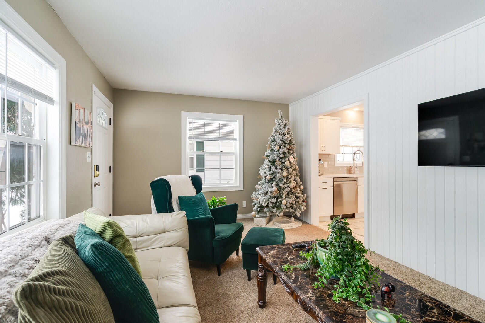 1714 30th Street South La Crosse, WI 54601 - Photo 12 of 26 12_1714_30thStS_LivingRm3_mls