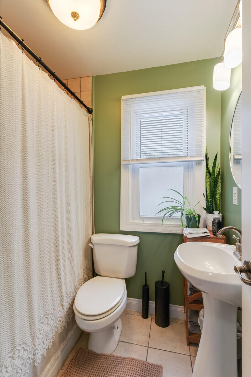 1714 30th Street South La Crosse, WI 54601 - Photo 20 of 26 20_1714_30thStS_Bathroom1_mls