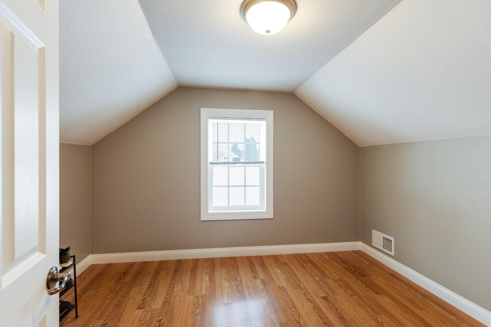 1714 30th Street South La Crosse, WI 54601 - Photo 21 of 26 21_1714_30thStS_Bedroom3_mls