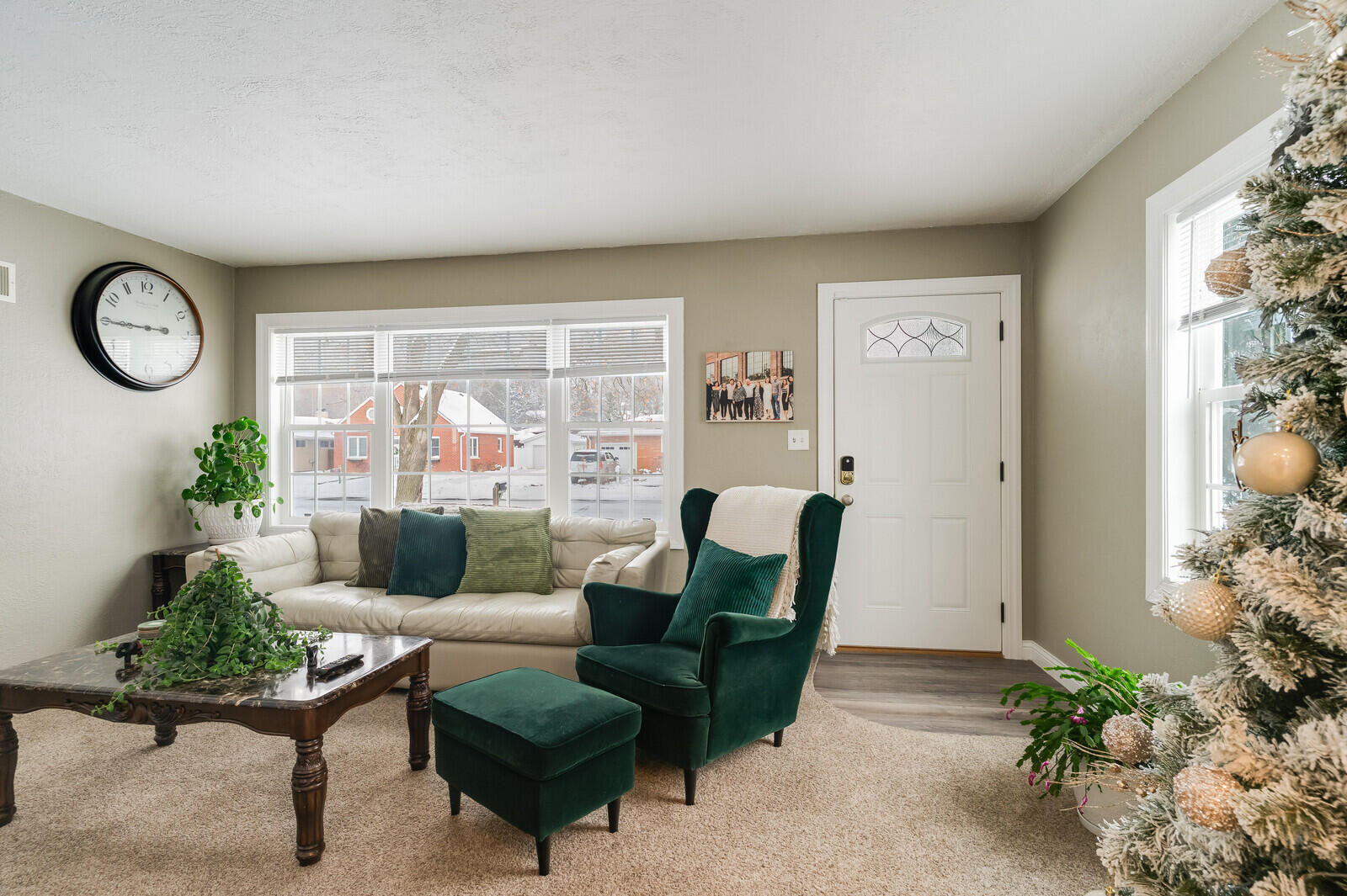 1714 30th Street South La Crosse, WI 54601 - Photo 10 of 26 10_1714_30thStS_LivingRm1_mls