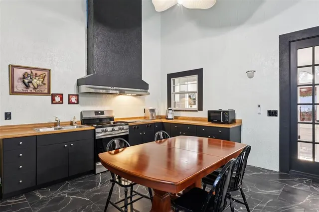 $2,100,000 | 16400 Lakeshore Drive, Minneola, FL 34715