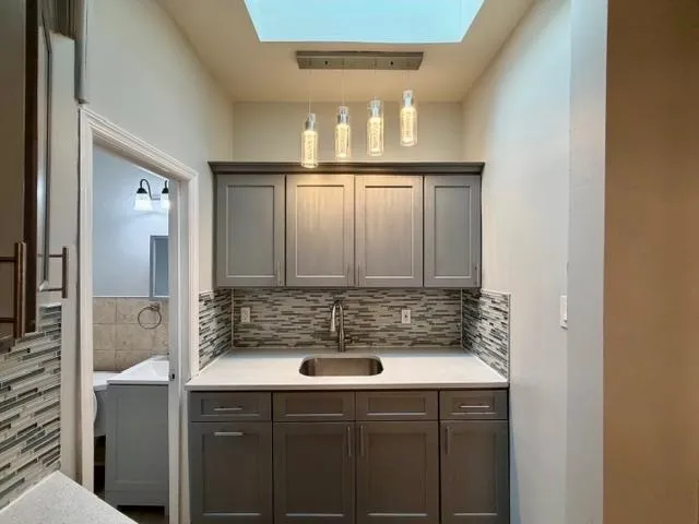 $2,000 | 87.5 Laidlaw Avenue, Unit 2, Jersey City, NJ 07306