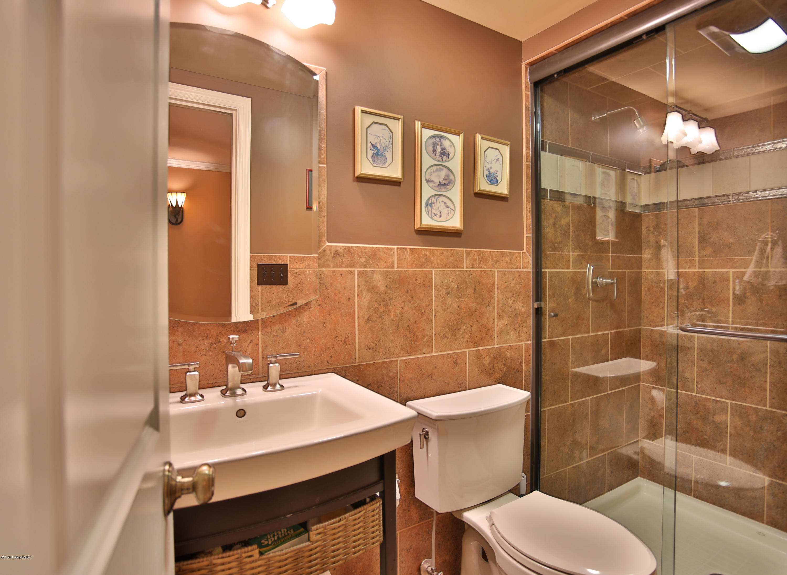 1811 Round Ridge Road Louisville, KY 40207 - Photo 48 of 58 1-55