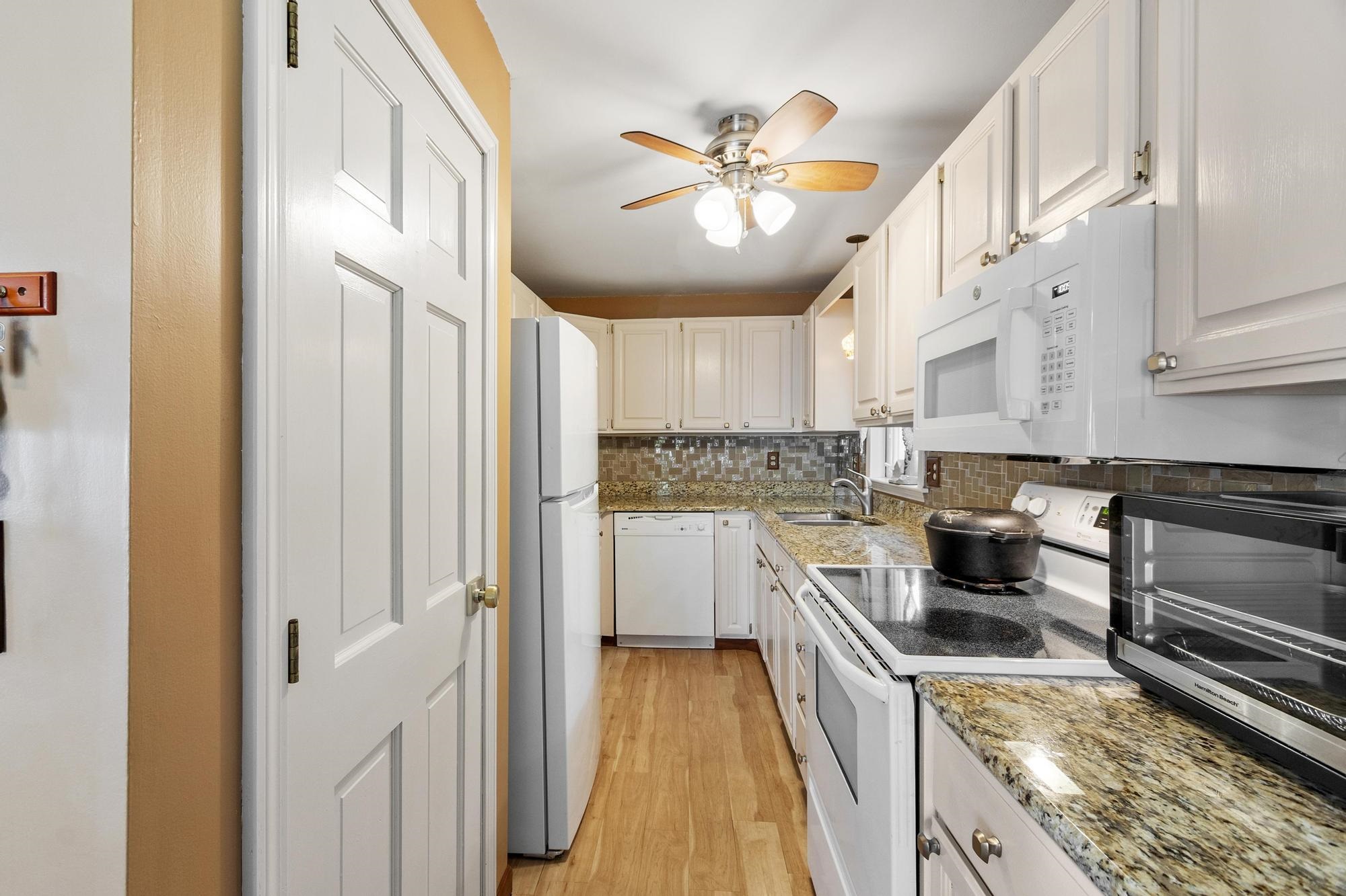 31R Tiger Tail Circle, Unit R Derry, NH 03038 - Photo 15 of 46
