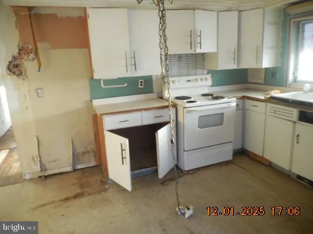 a view of a storage & utility room