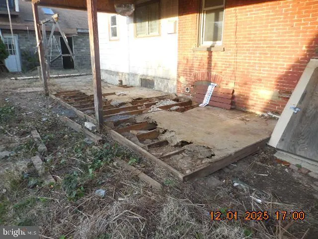a view of a backyard with sitting area