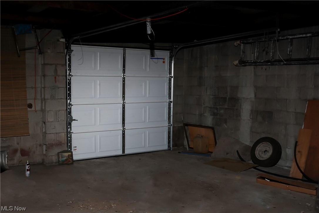 326 Pangborn Road Leavittsburg, OH 44430 - Photo 5 of 25 View of garage