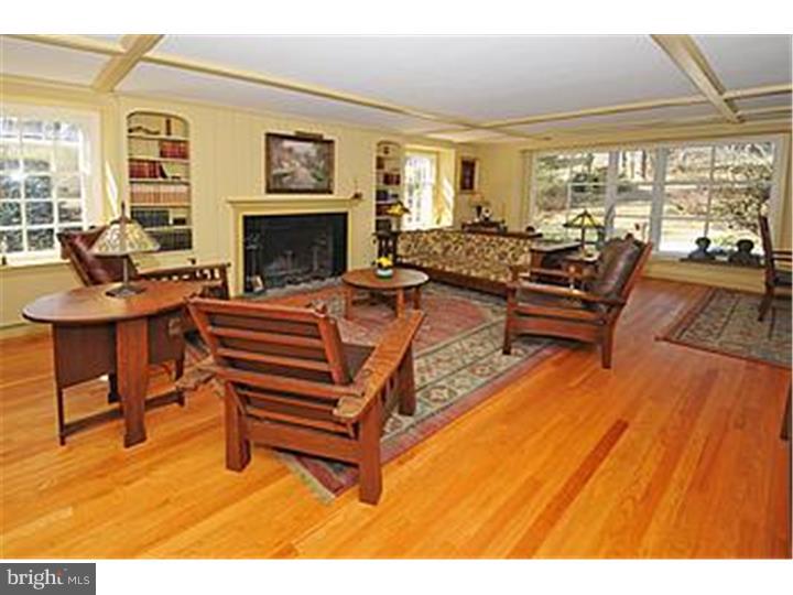 1670 Graham Road Jenkintown, PA 19046 - Photo 4 of 25 Living Room