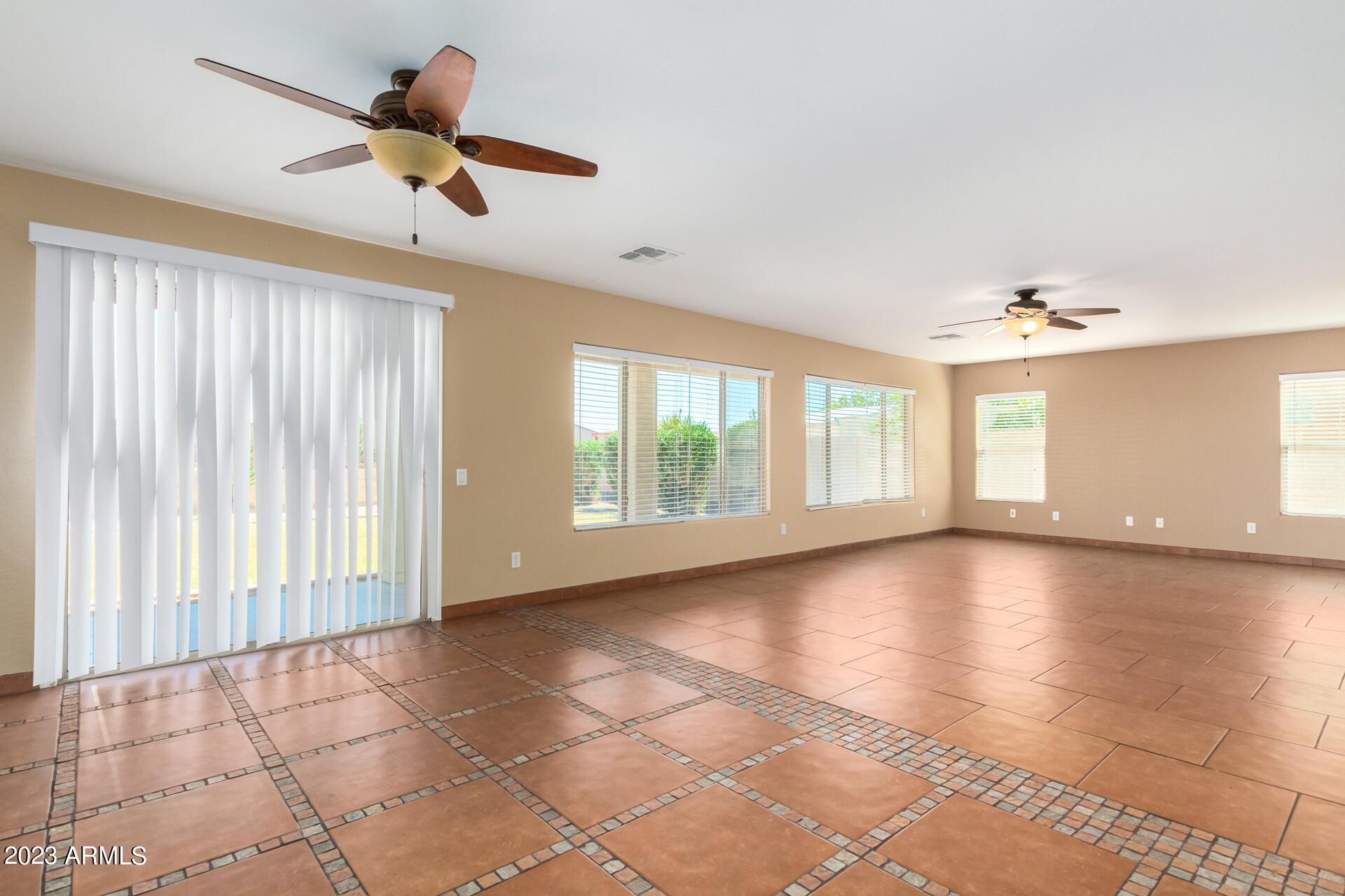 19499 North Leland Road Maricopa, AZ 85138 - Photo 11 of 38 11 Family Room/Dining Room