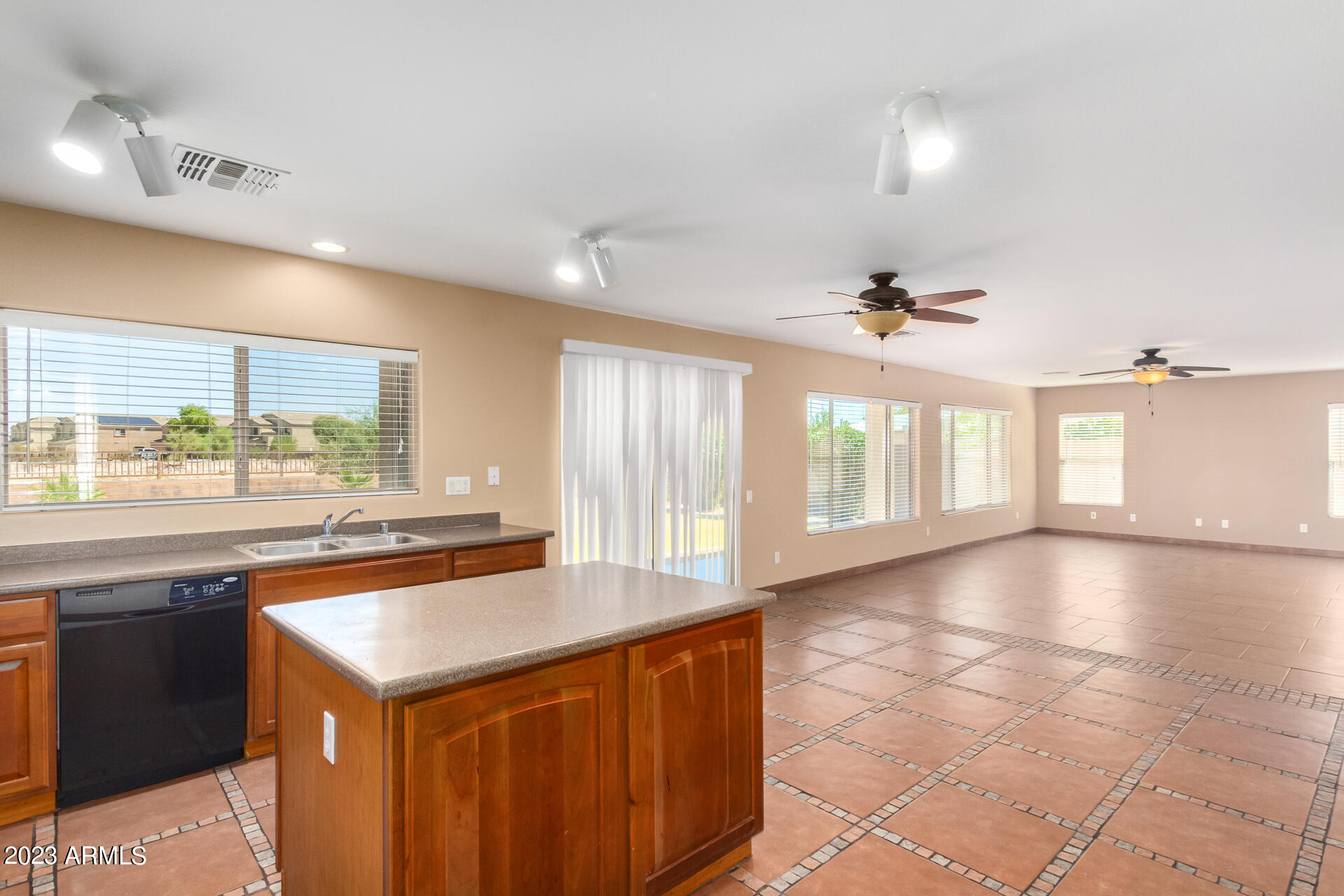 19499 North Leland Road Maricopa, AZ 85138 - Photo 7 of 38 07 Kitchen