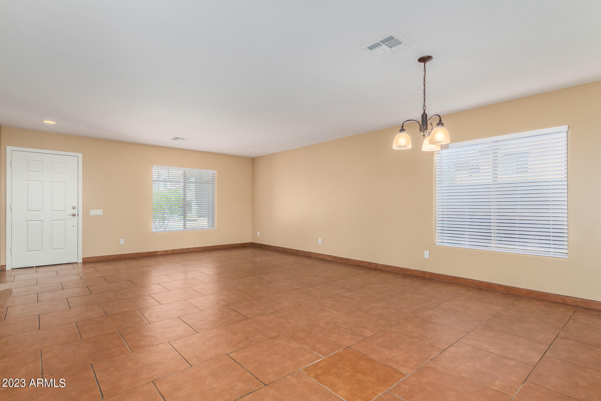 19499 North Leland Road Maricopa, AZ 85138 - Photo 9 of 38 09 Living Room