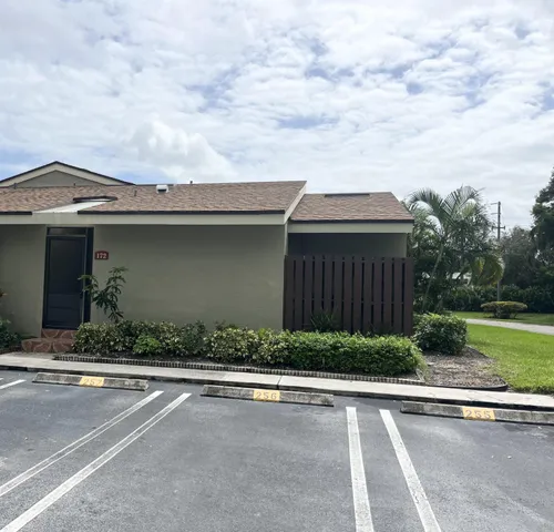 $290,000 | 172 Meadows Drive, Boynton Beach, FL 33436