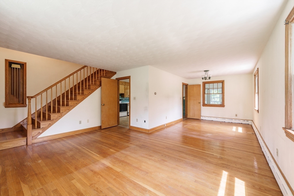98 Ridgeway Street Westfield, MA 01085 - Photo 5 of 20 Gallery Image 5