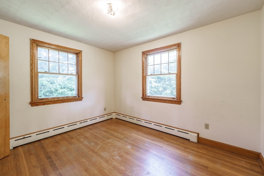 98 Ridgeway Street Westfield, MA 01085 - Photo 10 of 20 Gallery Image 10