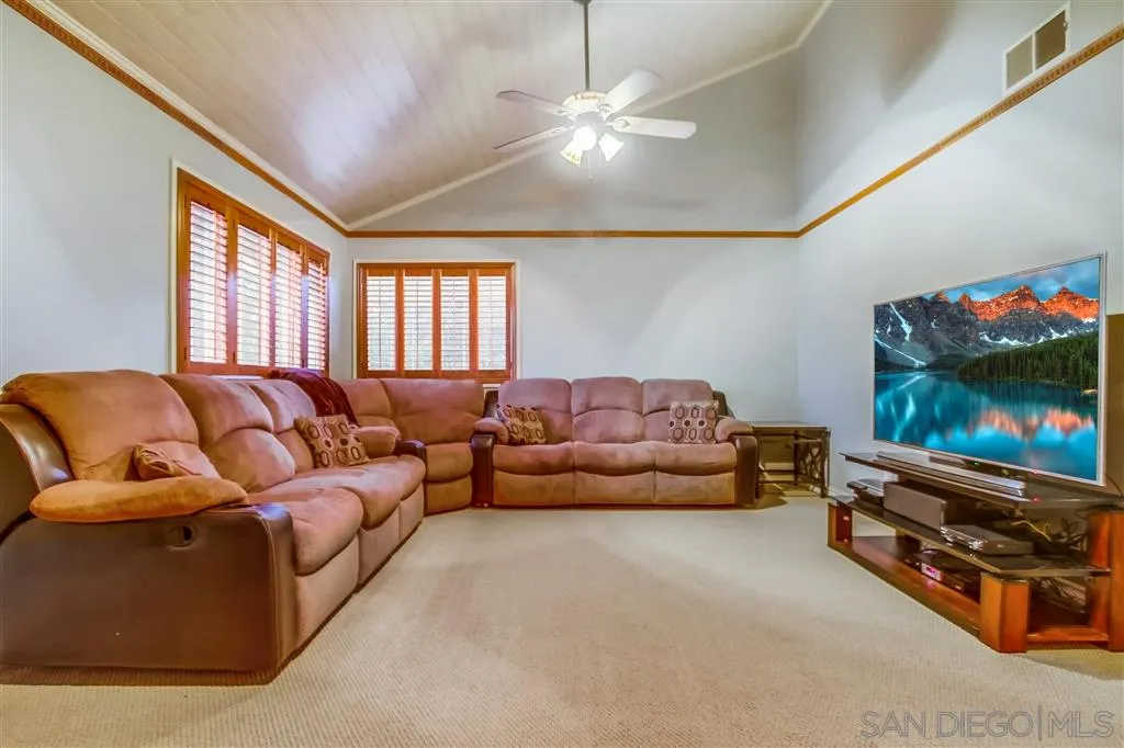 320 Rock Ridge Place Escondido, CA 92027 - Photo 11 of 24 Gallery Image 11