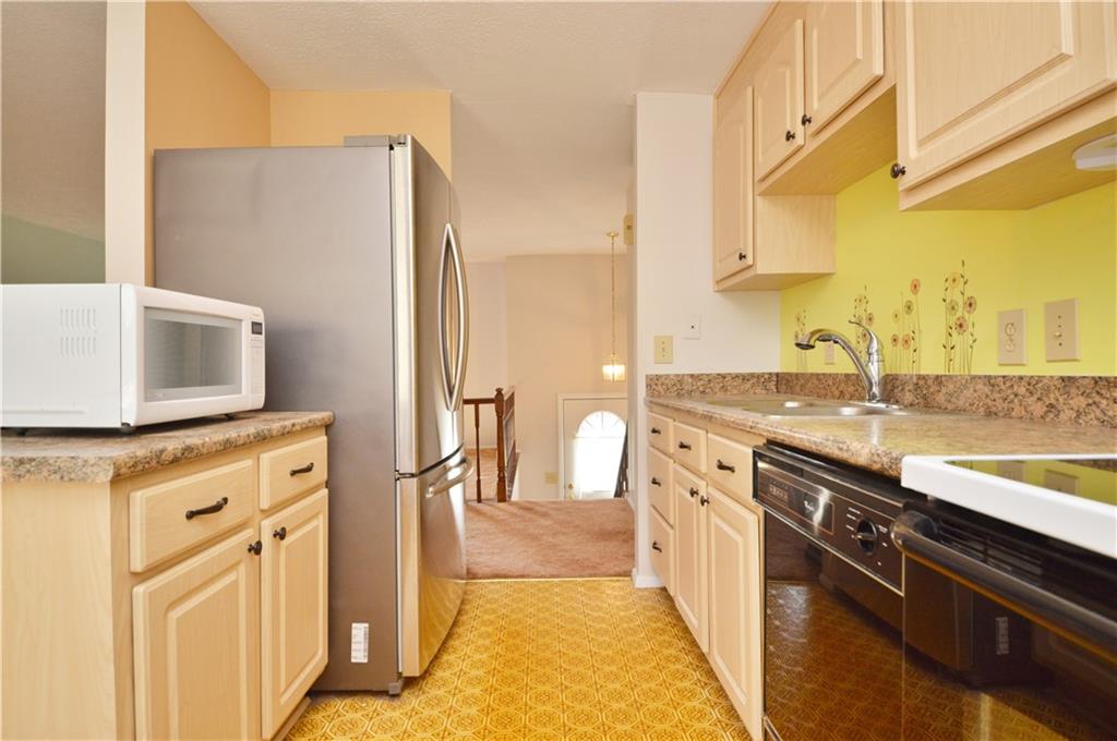 203 Macnab Drive Coraopolis, PA 15108 - Photo 9 of 32