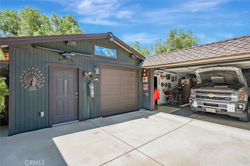 1126 Katherine Road Simi Valley, CA 93063 - Photo 43 of 66 a view of a car garage