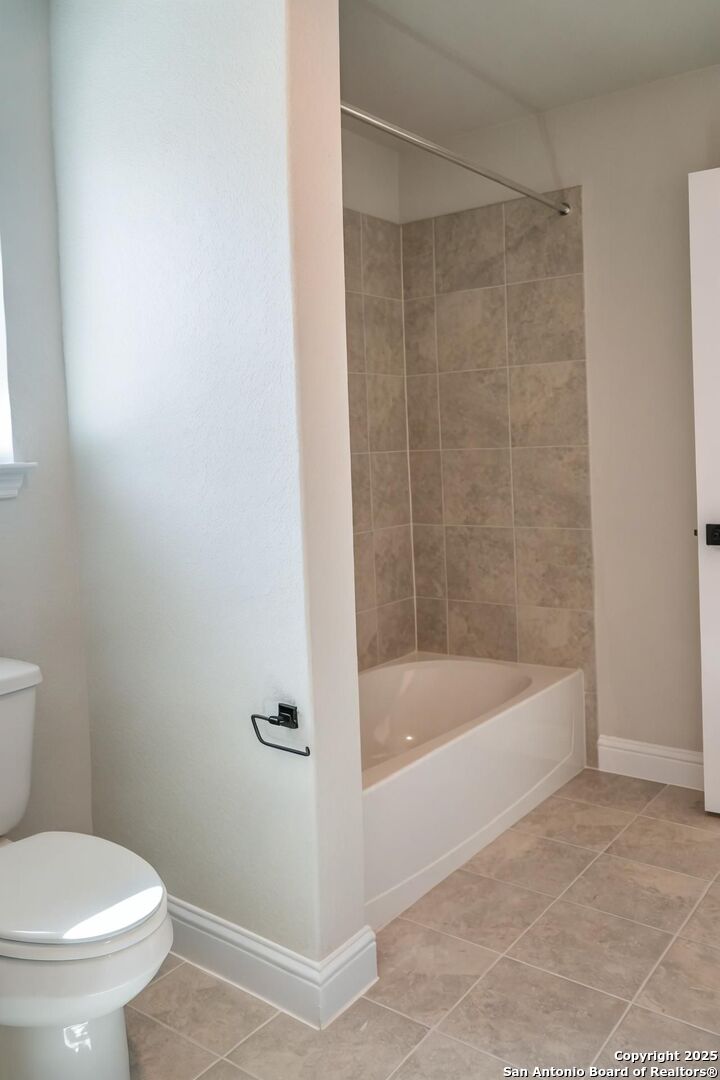 29354 Cheyenne Ridge Fair Oaks Ranch, TX 78015 - Photo 13 of 14 a bathroom with a bathtub and a toilet
