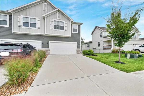 $389,000 | 3807 Southwest Walsh Drive, Lee's Summit, MO 64082