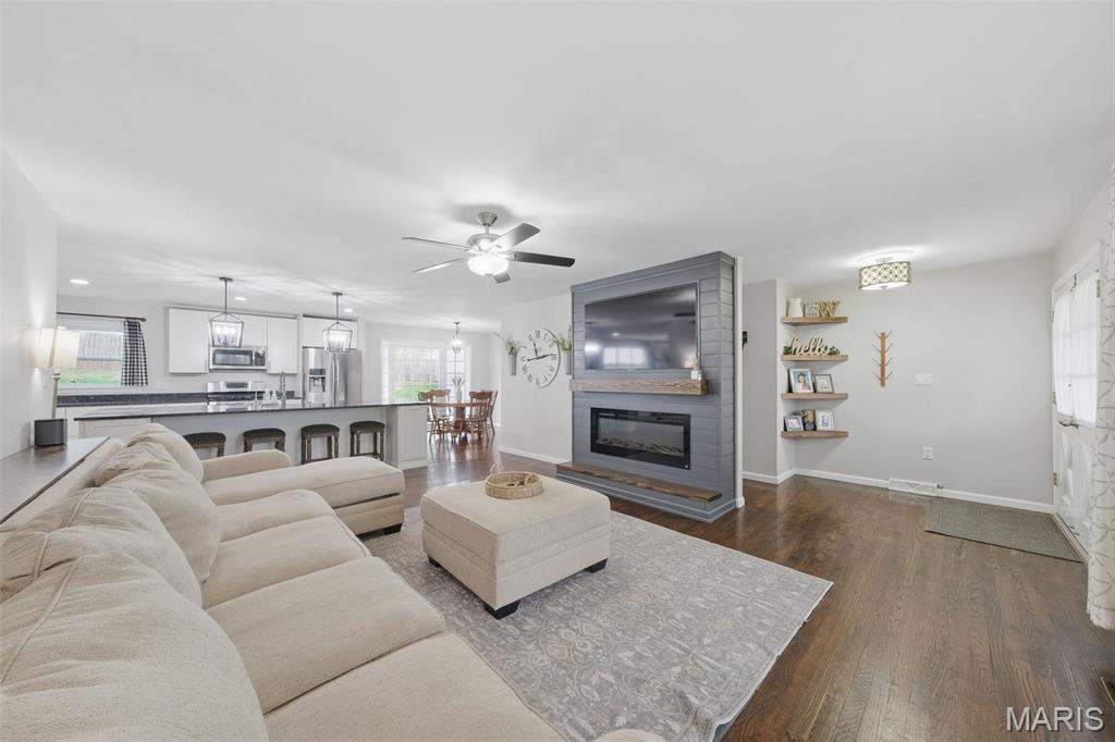 348 Providence Road Ballwin, MO 63011 - Photo 2 of 32