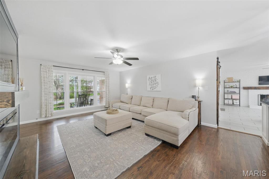 348 Providence Road Ballwin, MO 63011 - Photo 3 of 32