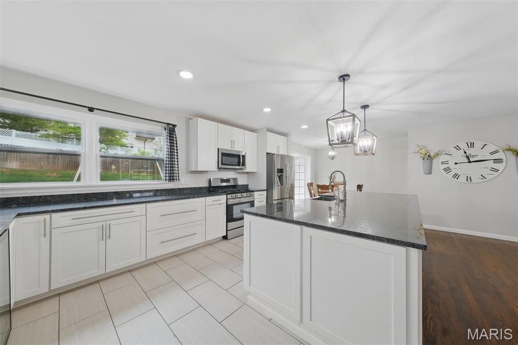 348 Providence Road Ballwin, MO 63011 - Photo 4 of 32