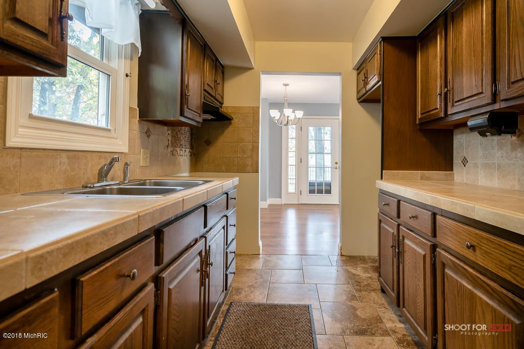 1943 South Brooks Road Muskegon, MI 49442 - Photo 9 of 28