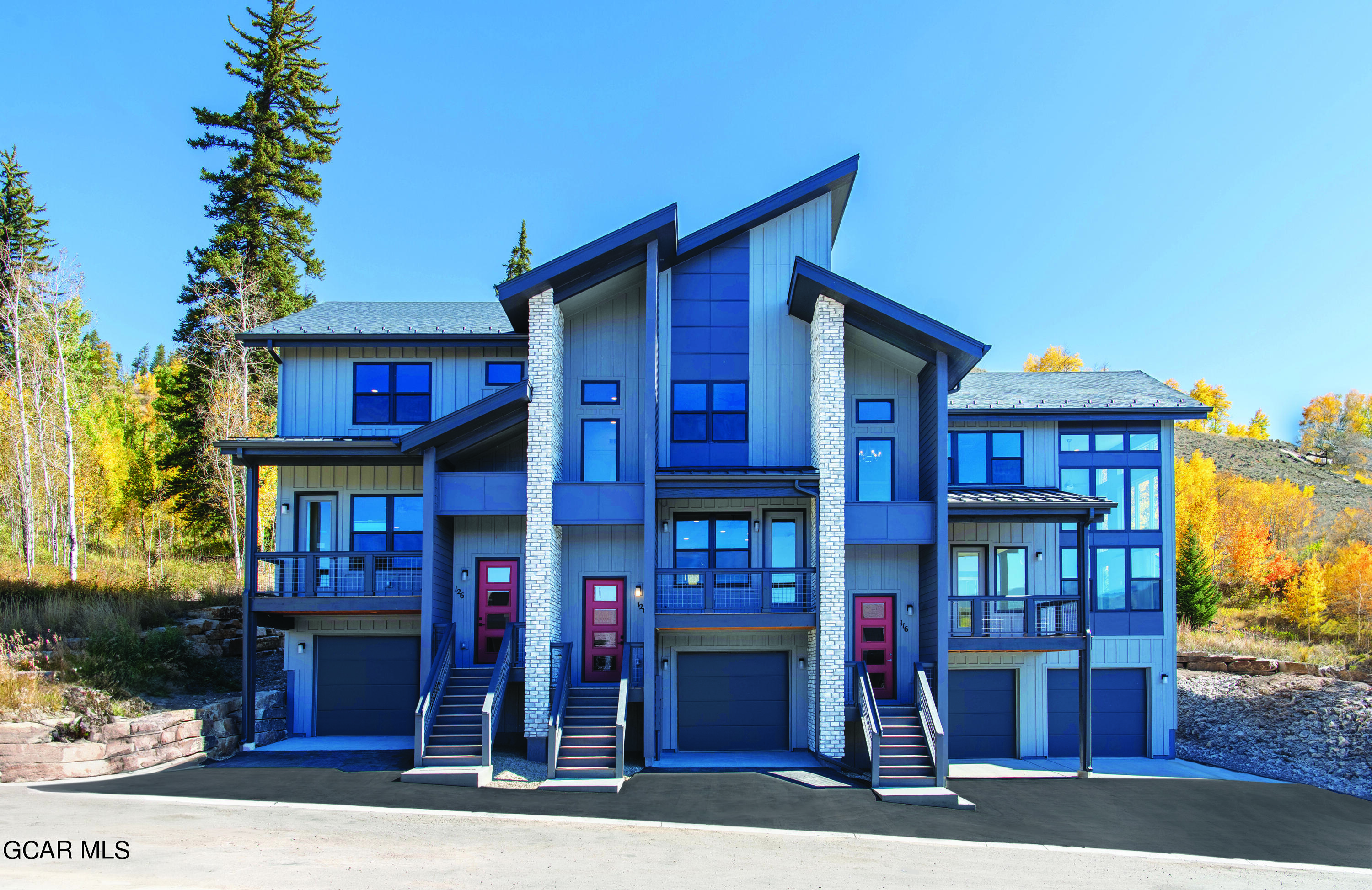 186 Homestead Loop Fraser, CO 80442 - Photo 5 of 29 a front view of a residential apartment building with a yard