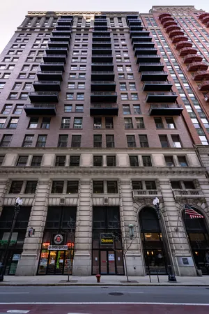 $2,400 | 212 West Washington Street, Unit 810, Chicago, IL 60606