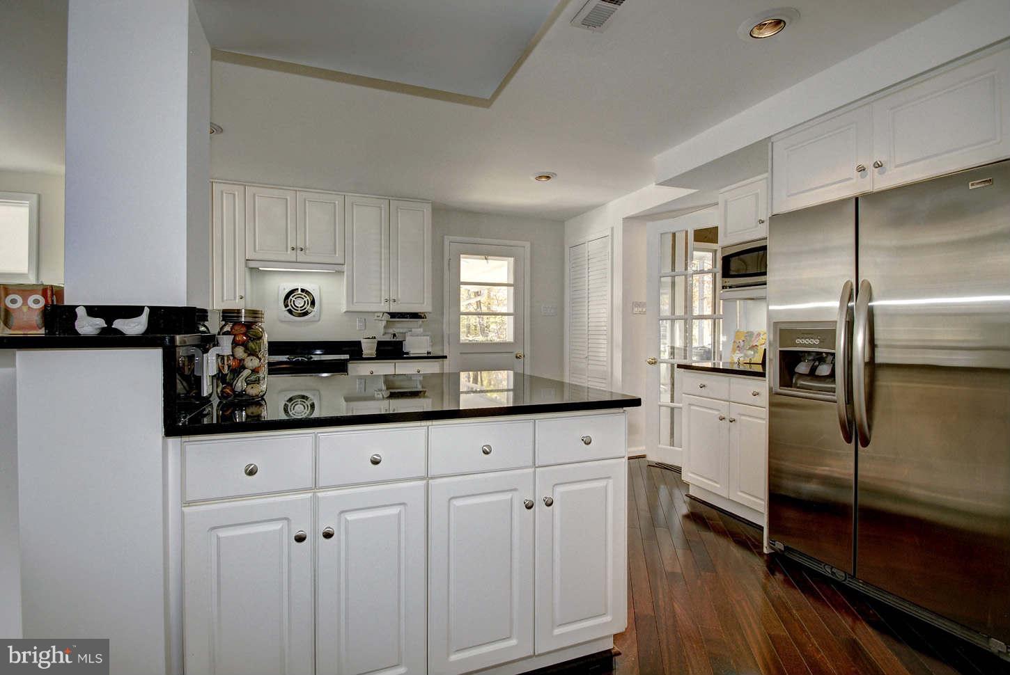 7204 Homestead Place Springfield, VA 22151 - Photo 11 of 25 Kitchen