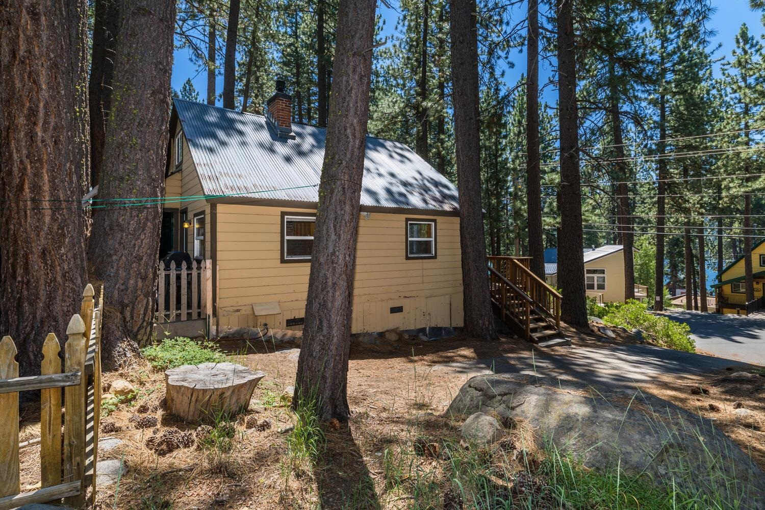 13464 Moraine Road Truckee, CA 96161 - Photo 7 of 25 a view of a house with backyard and garden