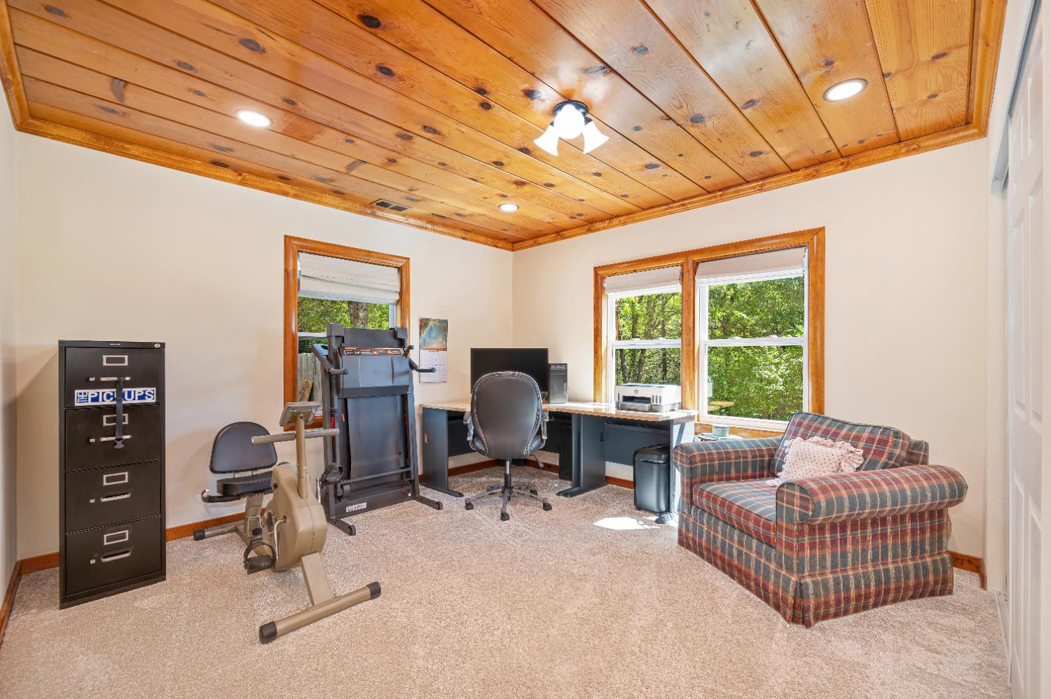 3240 Lone Star Mine Road Placerville, CA 95667 - Photo 26 of 59 a livingroom with workspace and a window