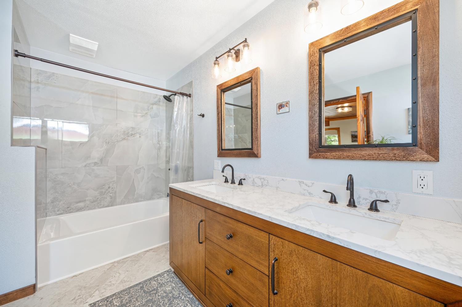 3240 Lone Star Mine Road Placerville, CA 95667 - Photo 34 of 59 a bathroom with a tub a sink and mirror