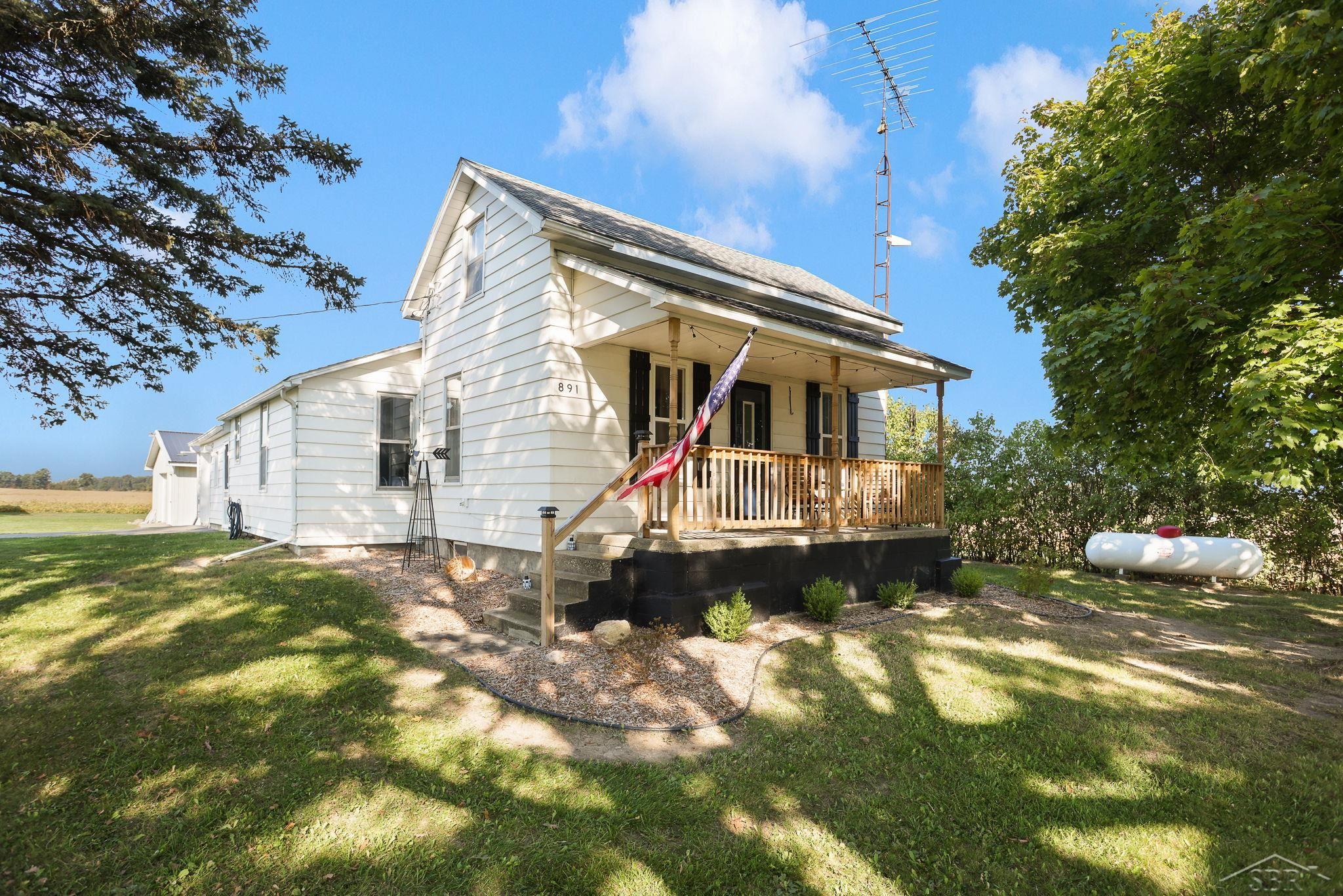 891 North Delaney Road Owosso, MI 48867 - Photo 3 of 32 50156033-c0b42677-8a76-4f1b-844a-eda63a163d60.JPG