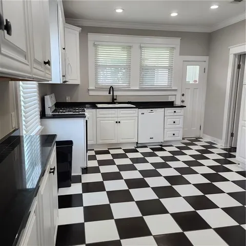 $2,150 | 817 Louque Place, New Orleans, LA 70124