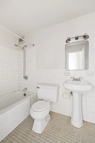 $525,000 | 180 Park Row, Unit 25E | Civic Center