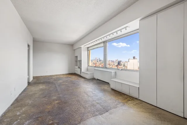 $525,000 | 180 Park Row, Unit 25E | Civic Center