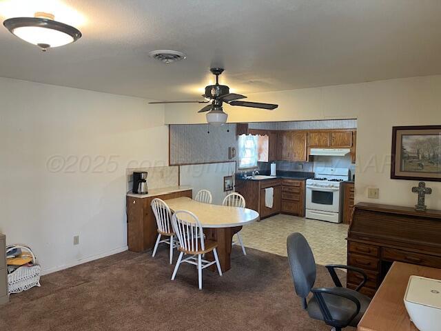 3811 Lakeview Road Hereford, TX 79045 - Photo 3 of 12 a dining room with furniture and window