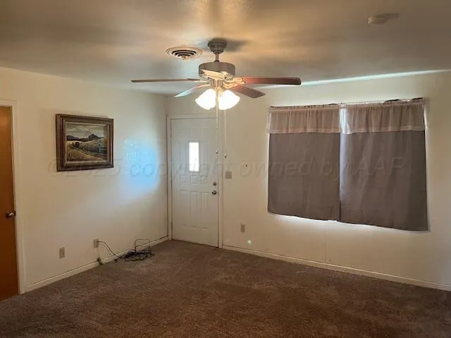 a view of empty room with window