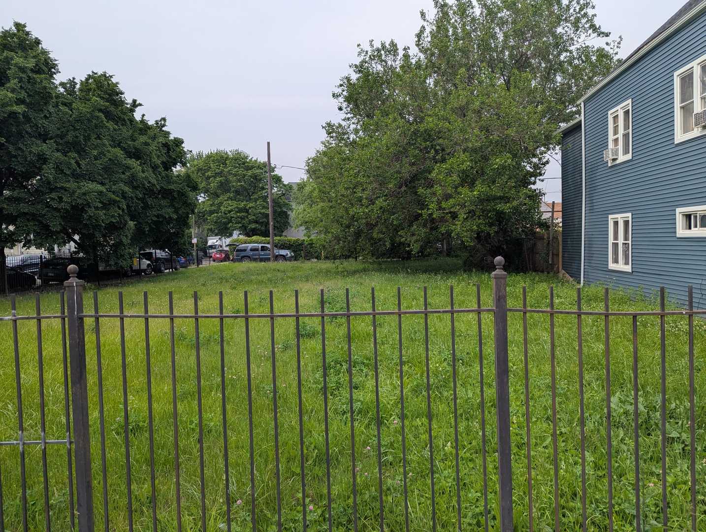 1756 West 48th Street Chicago, IL 60609 - Photo 4 of 12 a view of a garden