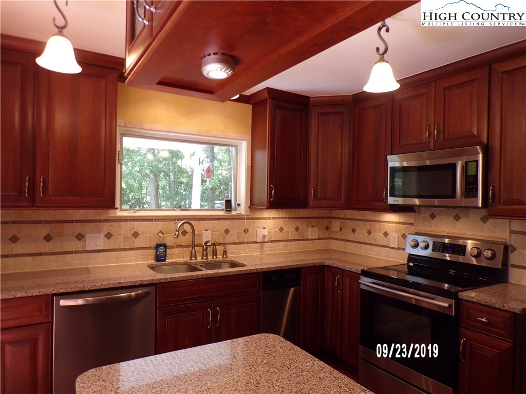 534 Herb Thomas Road Sugar Grove, NC 28679 - Photo 10 of 50 Gallery Image 10