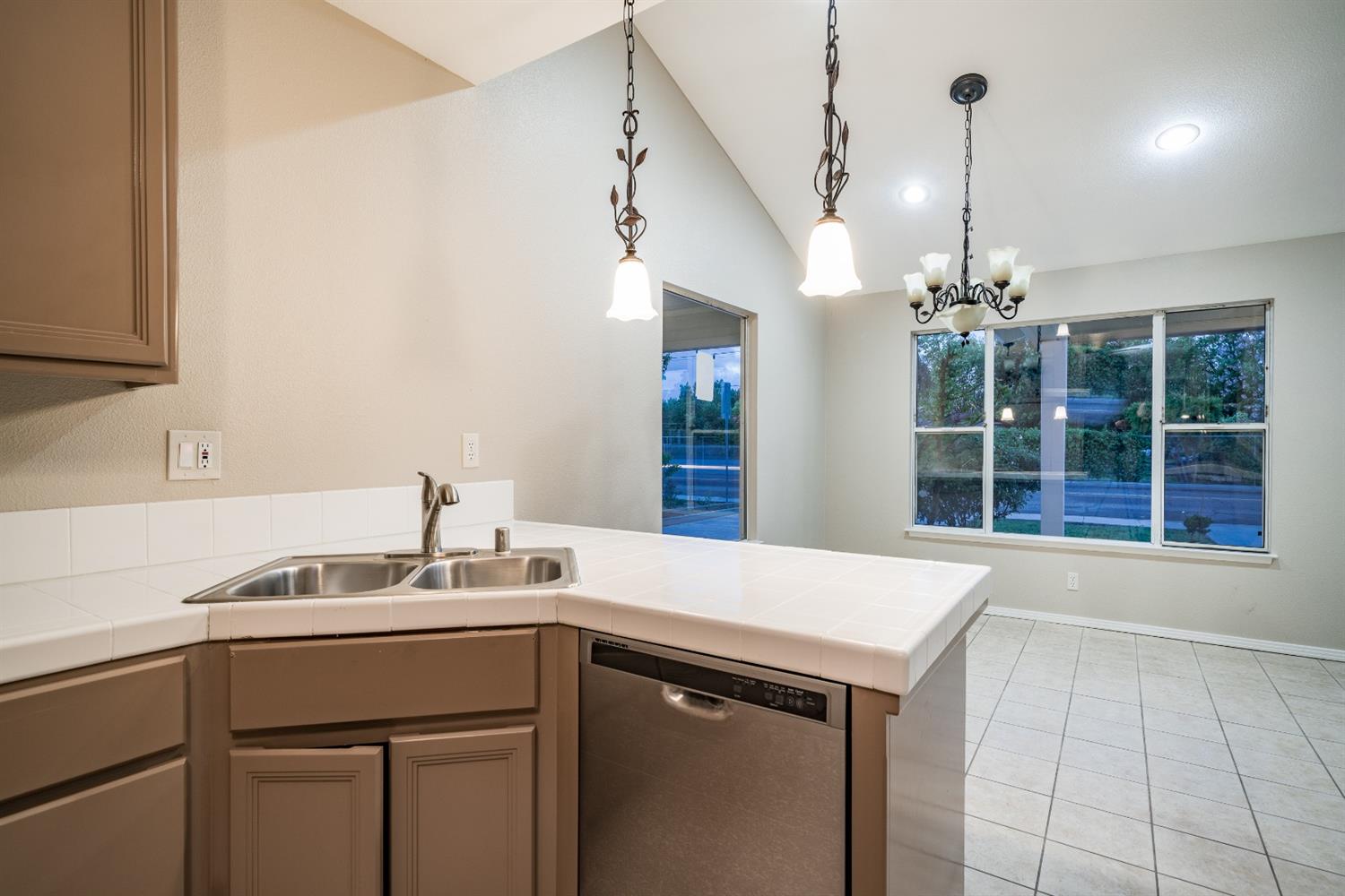 332 West North Avenue Reedley, CA 93654 - Photo 9 of 28 Gallery Image 9