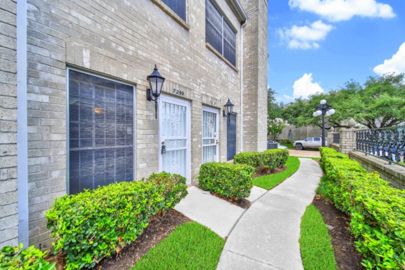 7299 Regency Square Court, Unit 7299 Houston, TX 77036 - Photo 2 of 20
