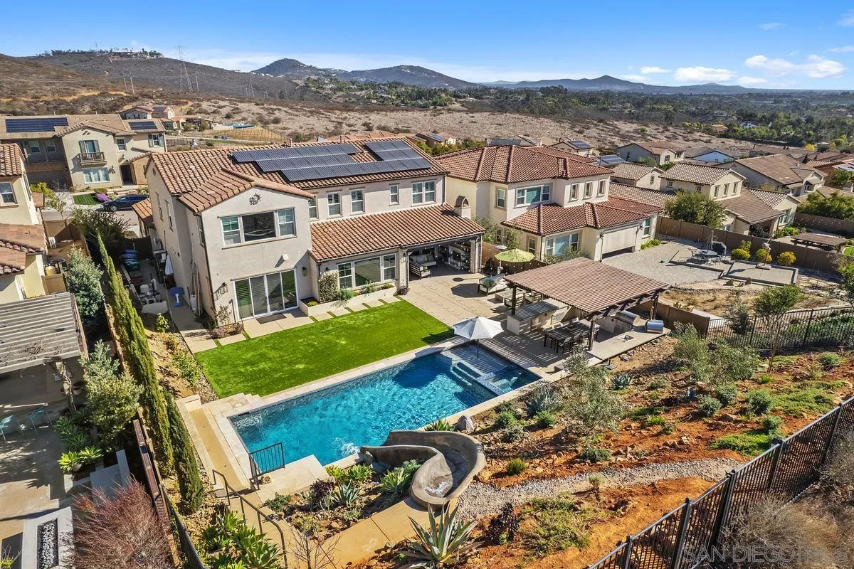 7495 Paseo Cristal Carlsbad, CA 92009 - Photo 2 of 75