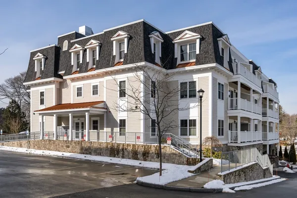 $515,000 | 441 Essex Street, Unit 202, Swampscott, MA 01907