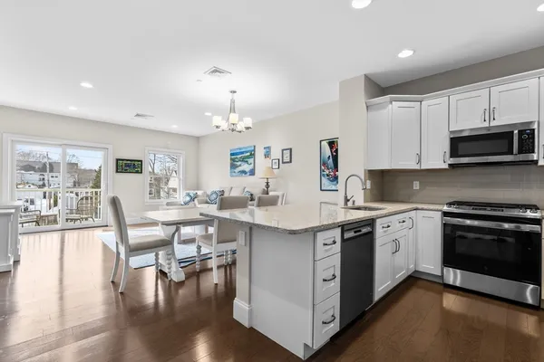 $515,000 | 441 Essex Street, Unit 202, Swampscott, MA 01907